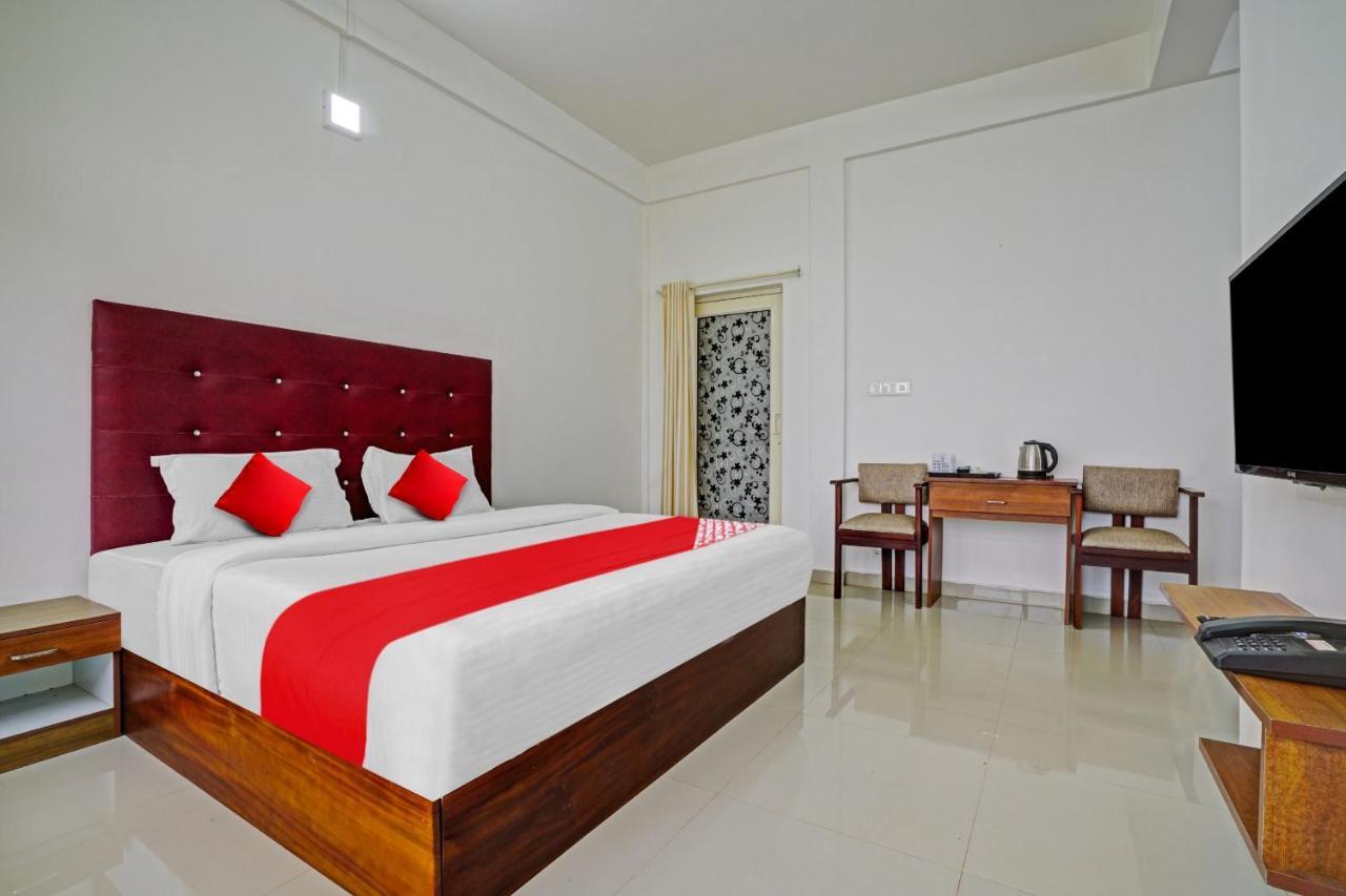 فندق Oyo Flagship 81260 Star Lights مونار المظهر الخارجي الصورة